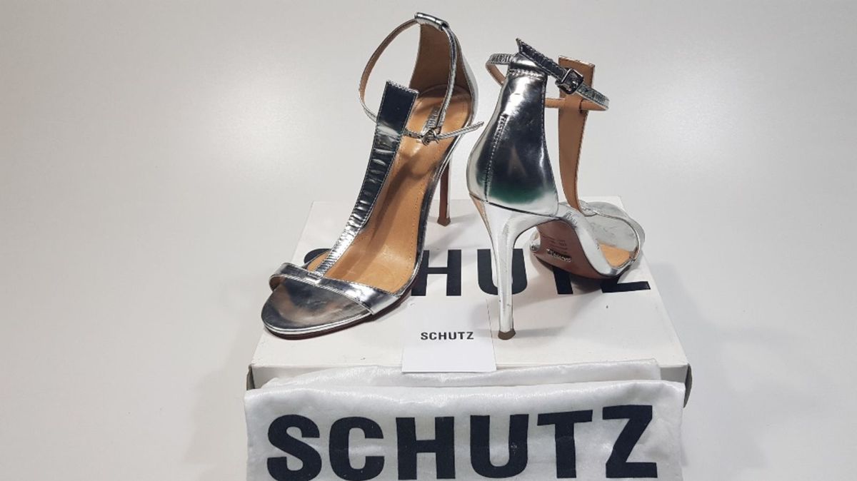 sandalia tirinha schutz