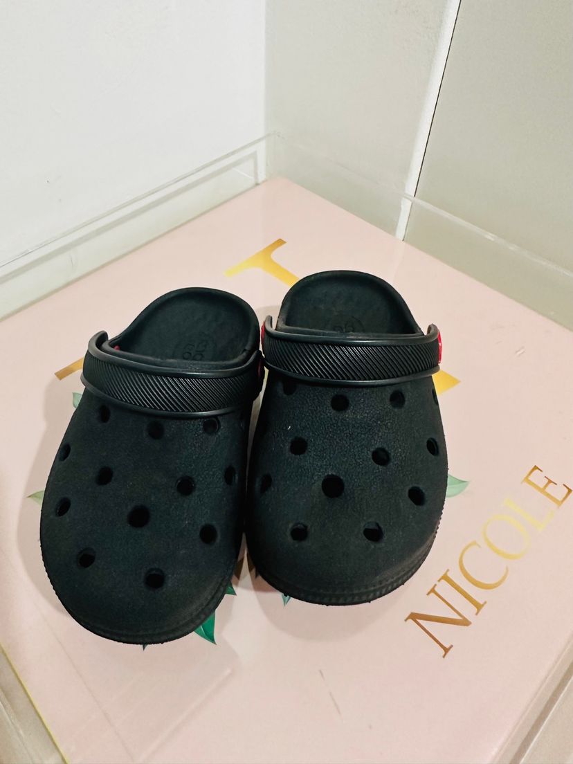 Sandália Tipo Crocs | Calçado Infantil para Meninas Nunca Usado 85107636 |  enjoei