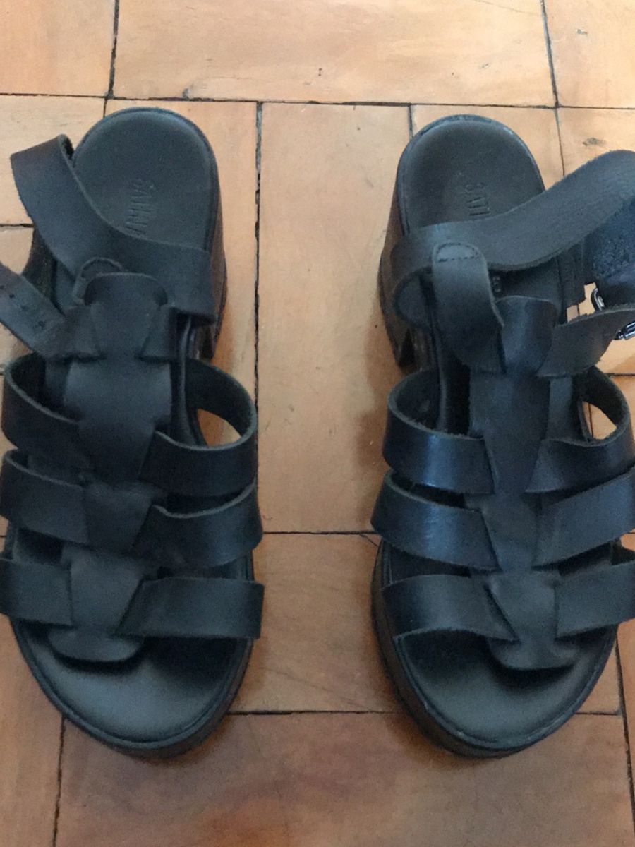 sandalia tratorada preta renner