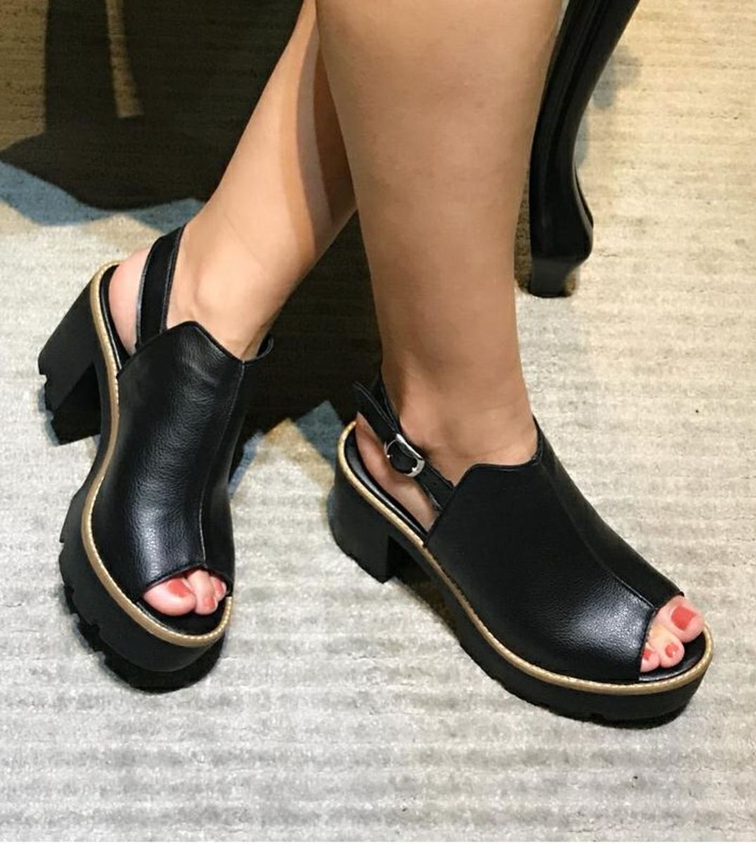 sandália tratorada baixa
