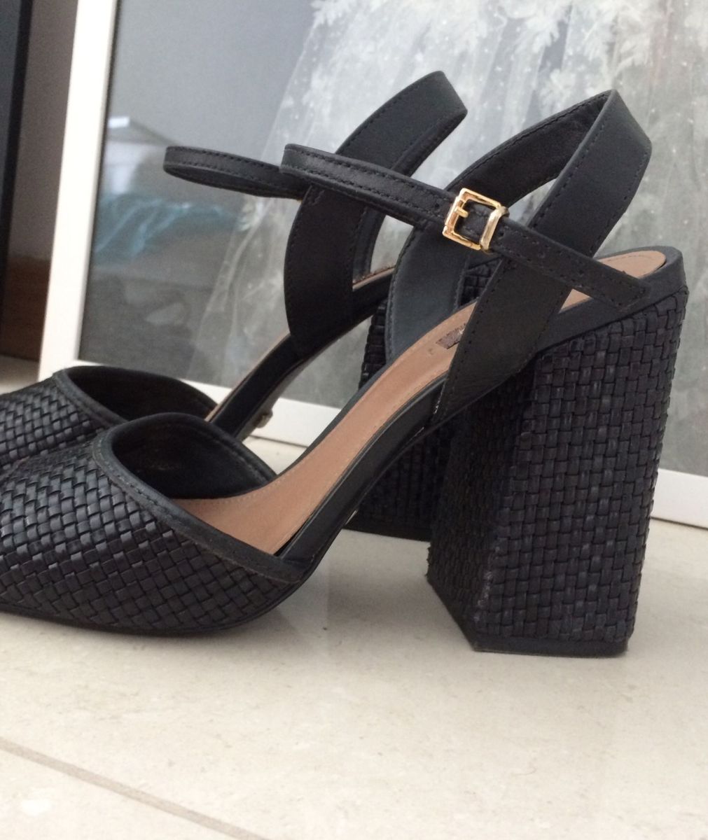 sandalia tresse arezzo