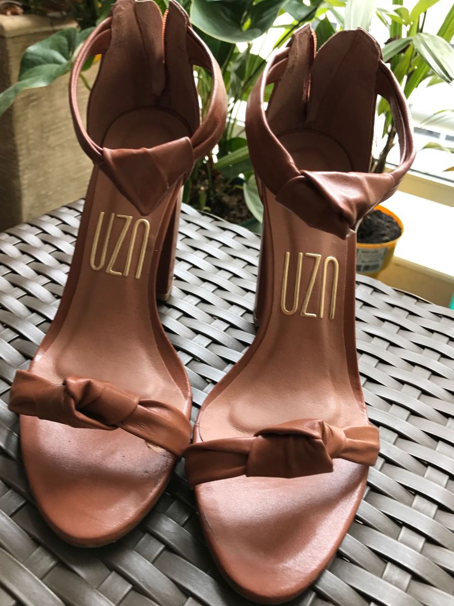 sandalia uza salto grosso