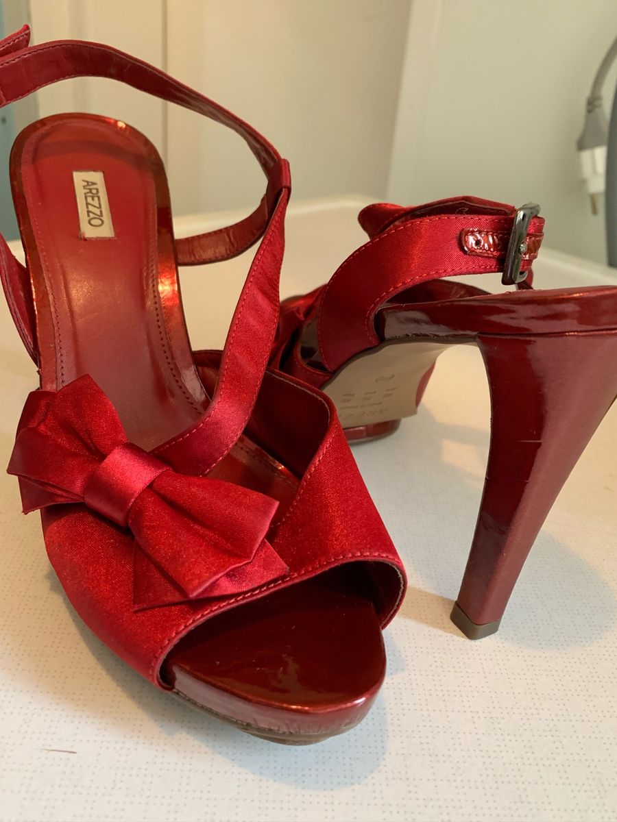 sandalia vermelha de festa