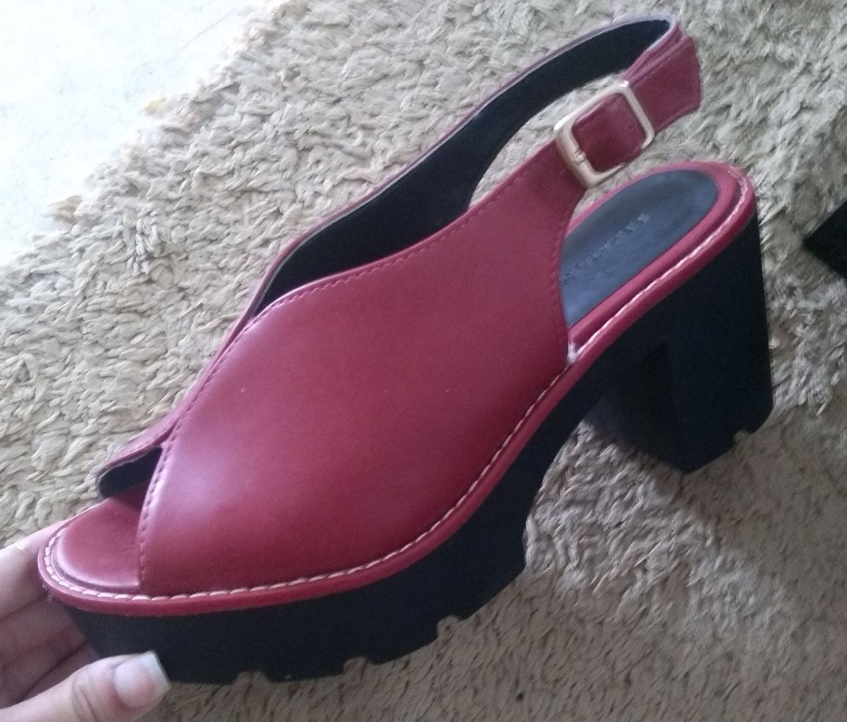 sandalia tratorada vermelha