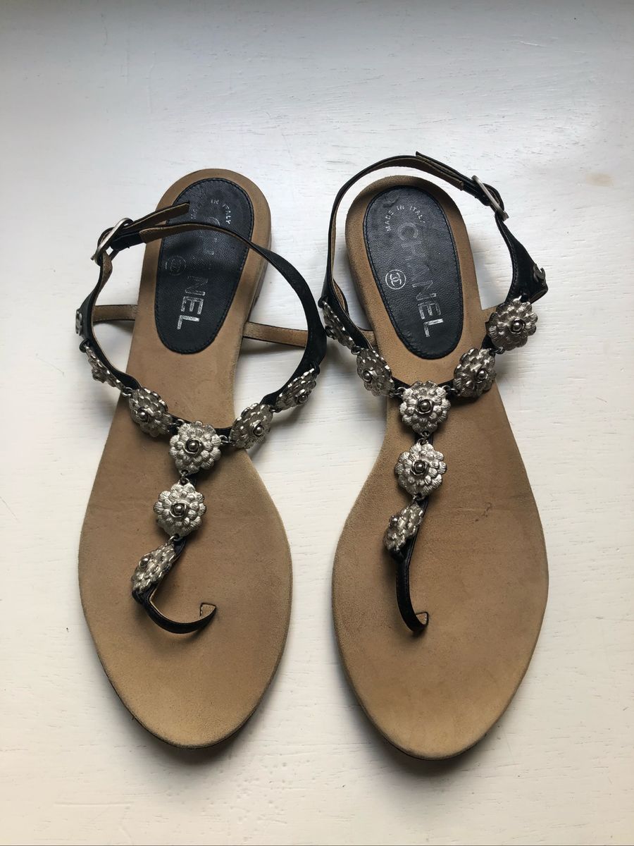 sandalia rasteira chanel