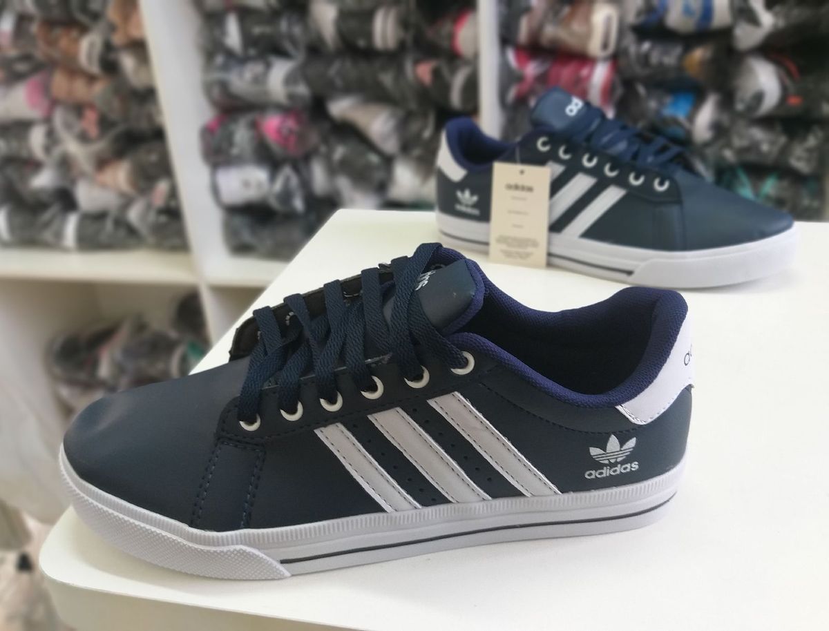 sapatênis adidas