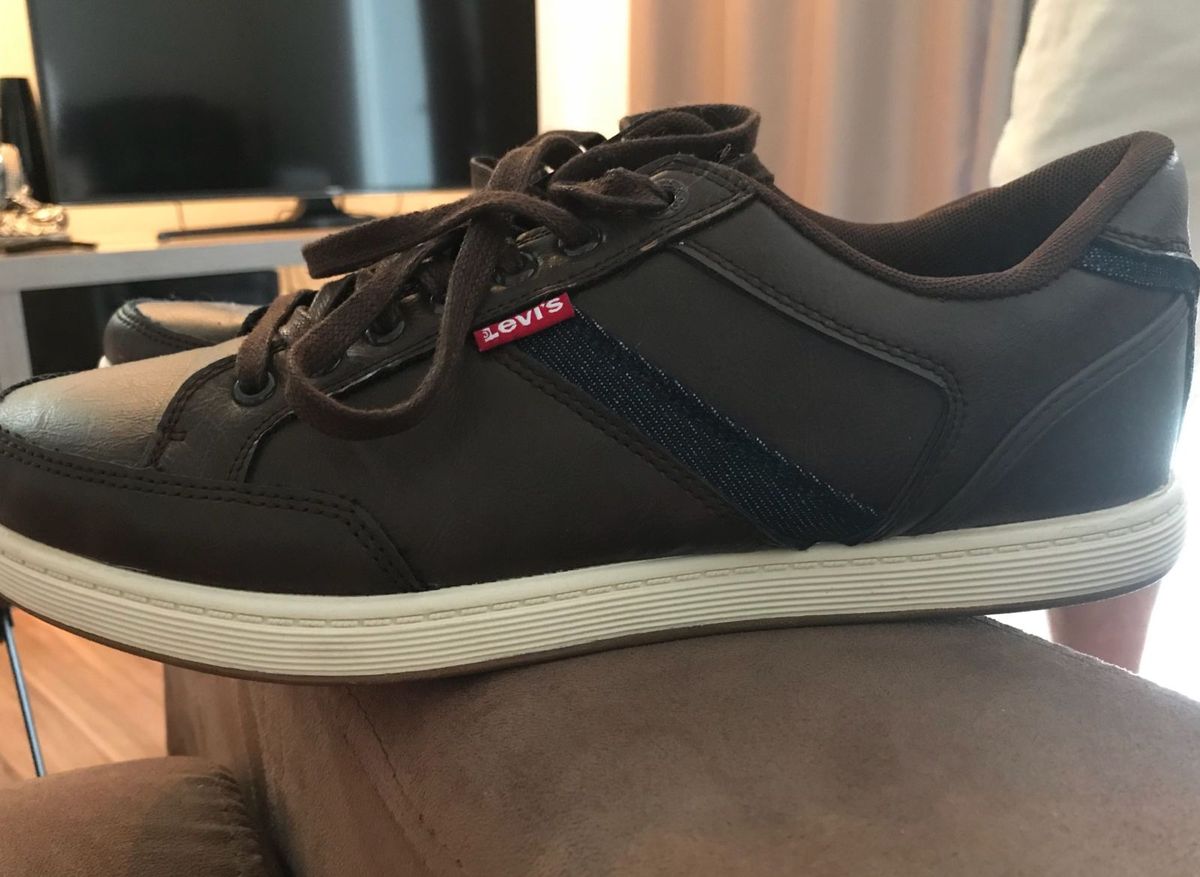 sapatenis levis couro