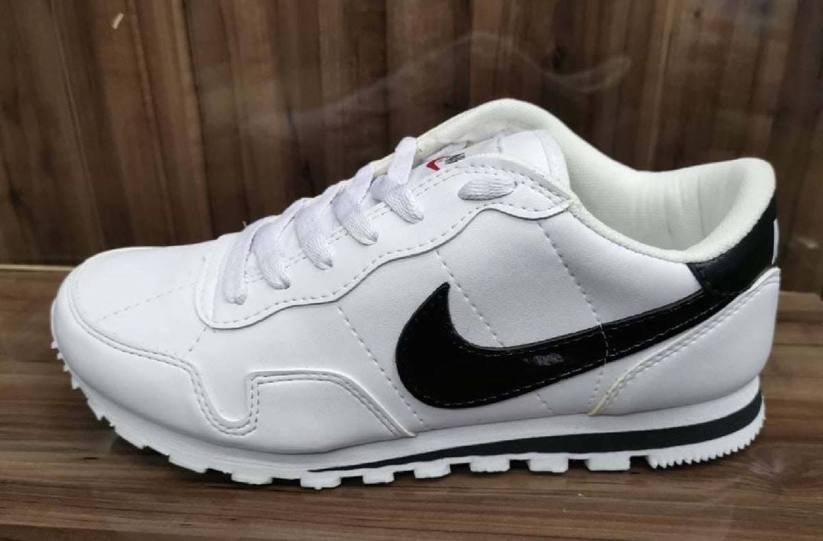 tenis nike baixo