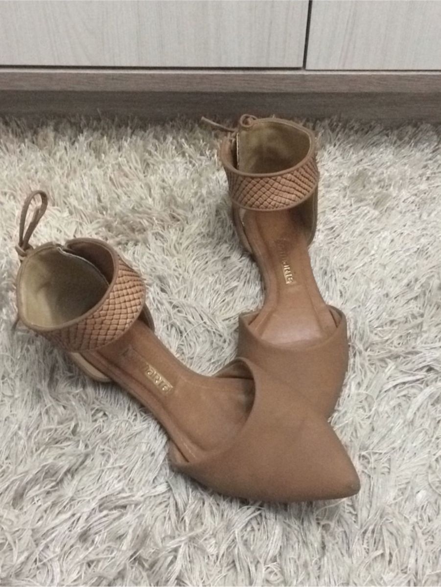 sapatilha com tornozeleira