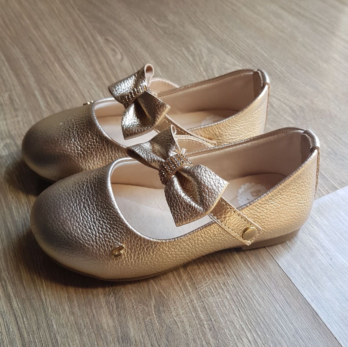 sapato bibi dourado
