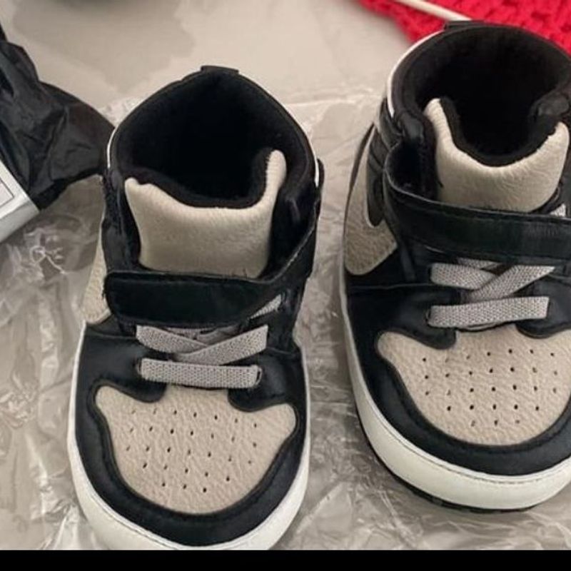 Sapatinho Bebê Veste 18/19 Estilo Jordan Calçado Infantil para