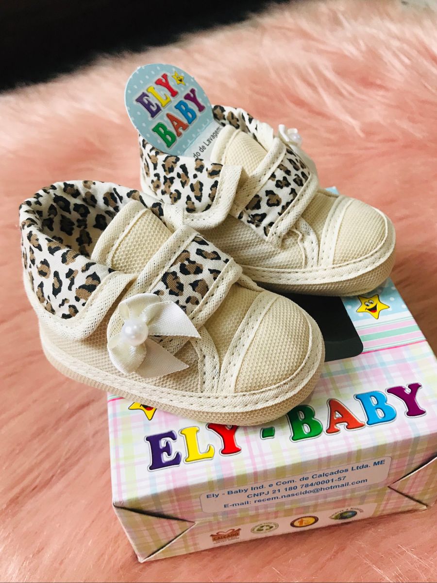 calça flare aberta na lateral