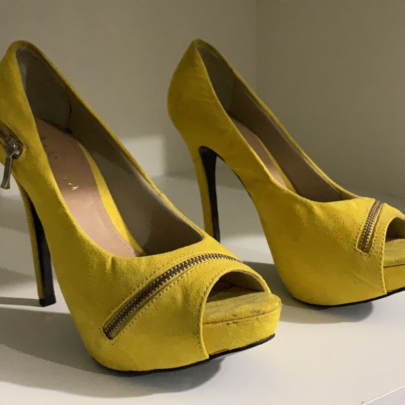 O sapato hot sale amarelo