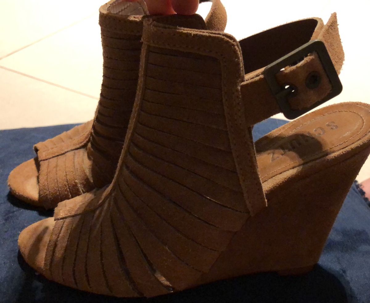 sapato anabela marrom