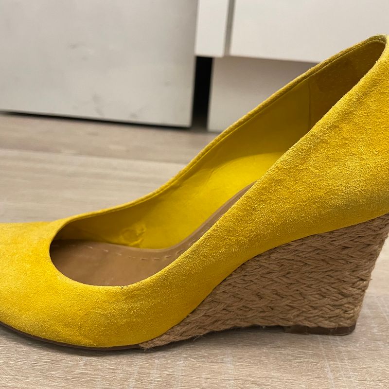 Sandália Feminina Sandalia Anabela Amarela Arezzo Sandália Nobuck - Main Image