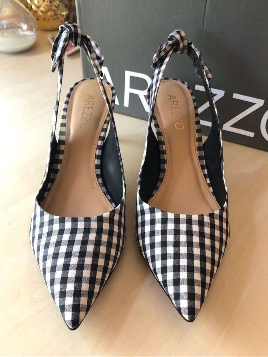 scarpin xadrez arezzo