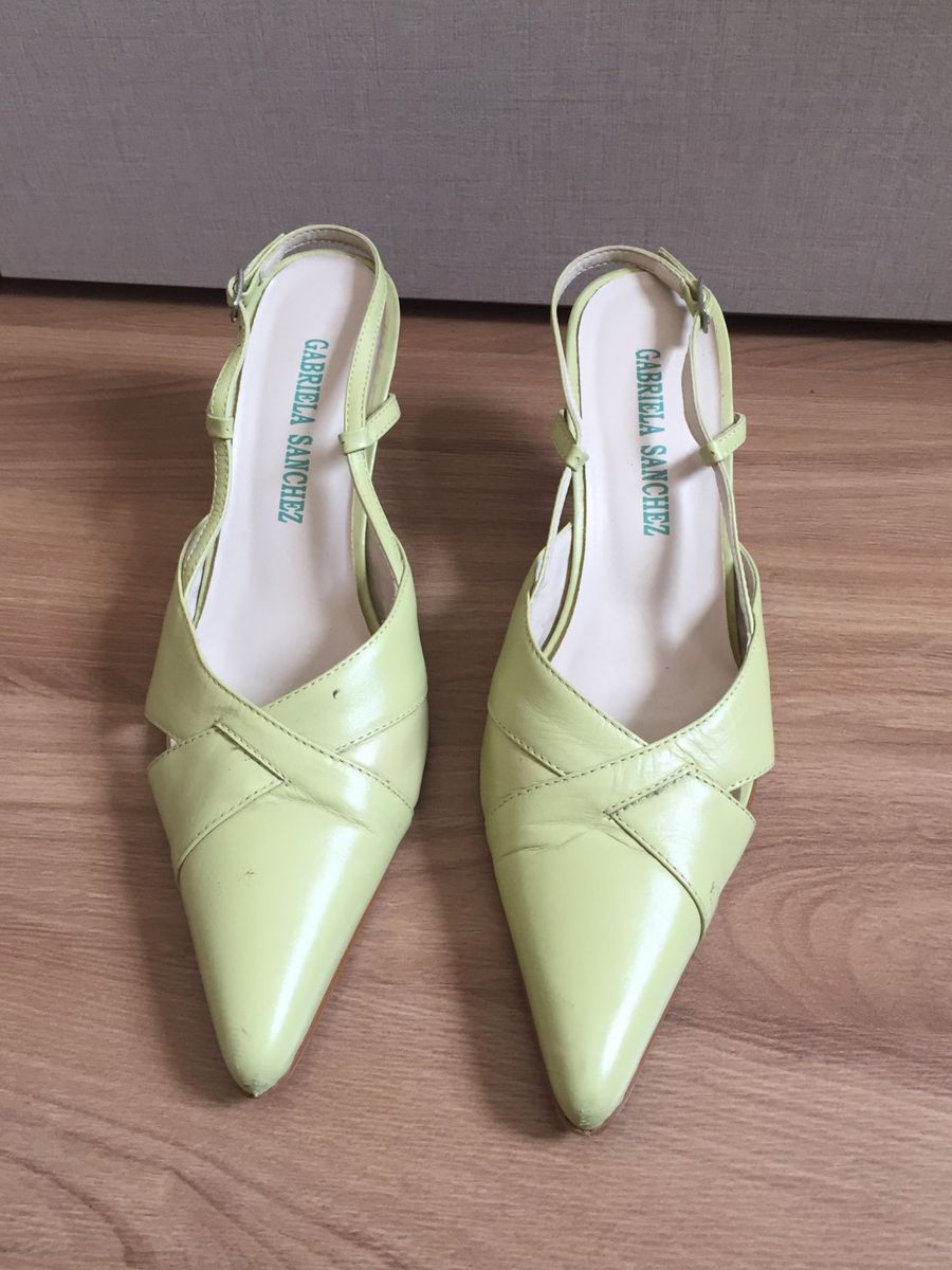 sapato bico fino feminino baixo