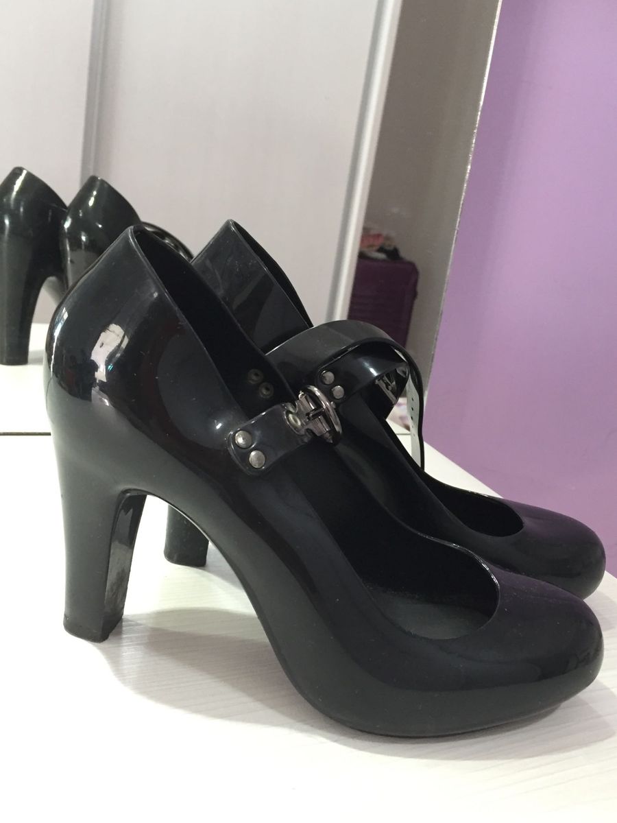 sapato de boneca melissa