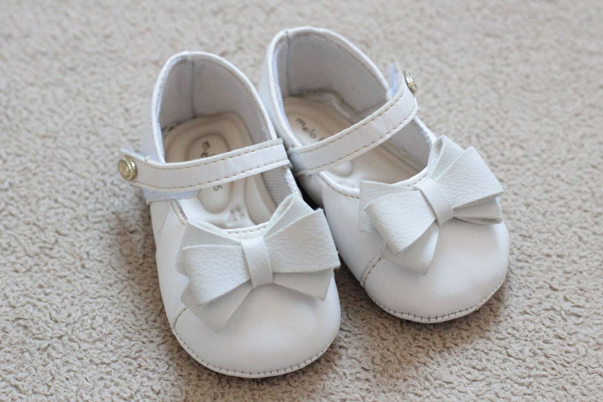 sapato branco para bebe