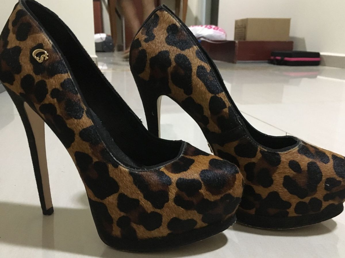 scarpin onça carmen steffens