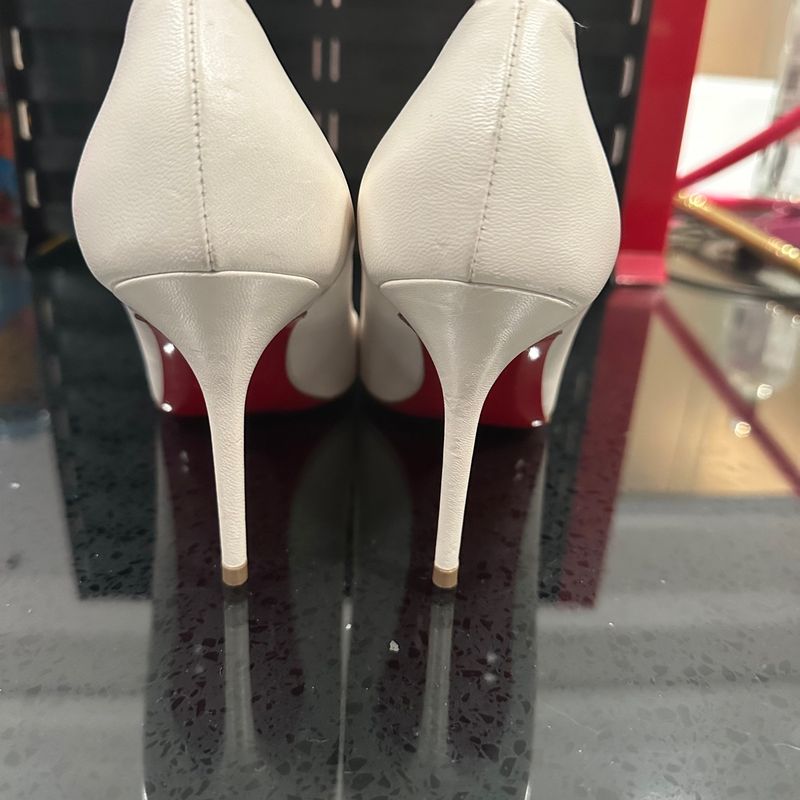 Scarpin store louboutin branco