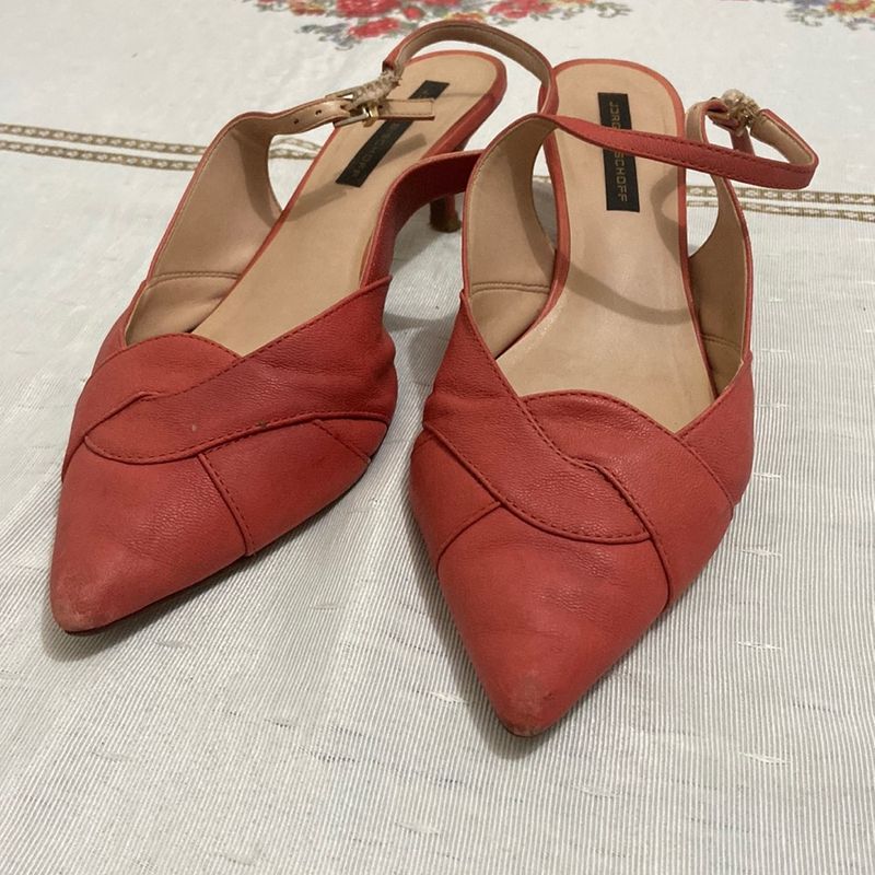 Sapato bico best sale fino salto baixo