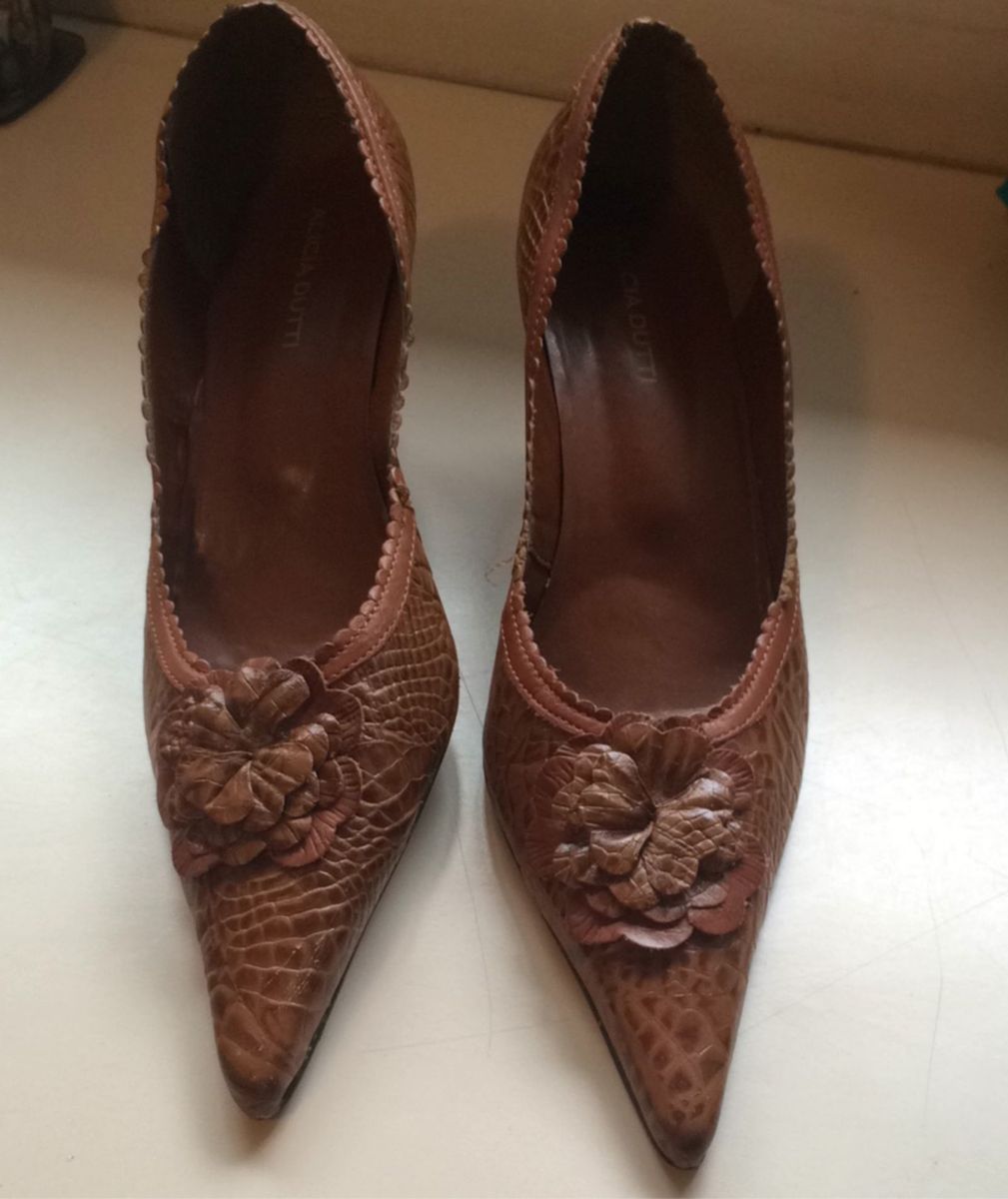 sapato de couro de jacaré