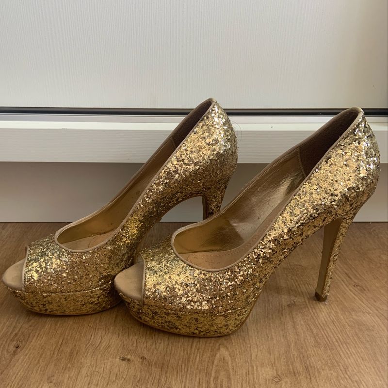 Sapato dourado hot sale para debutante