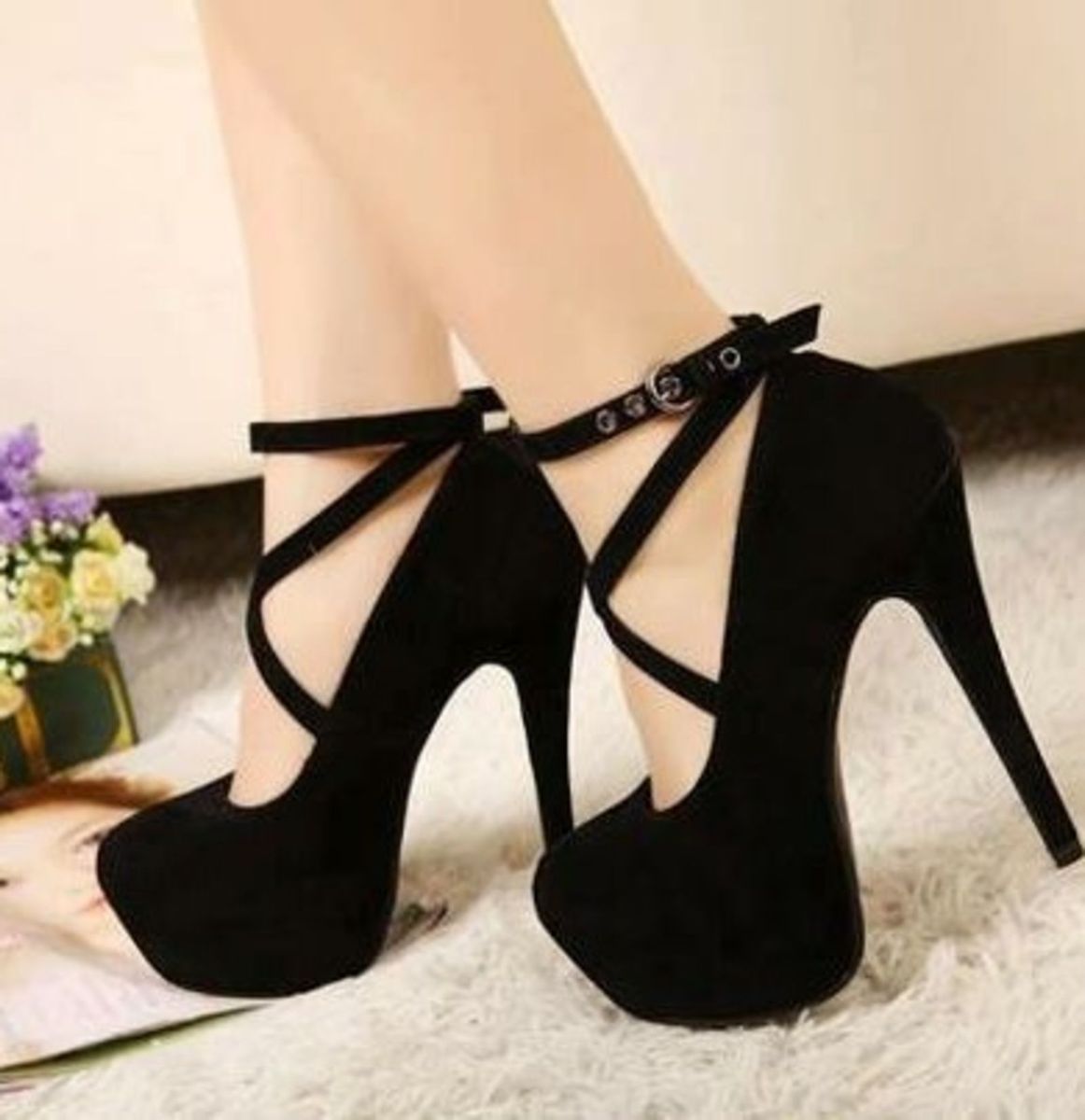 salto alto com tornozeleira