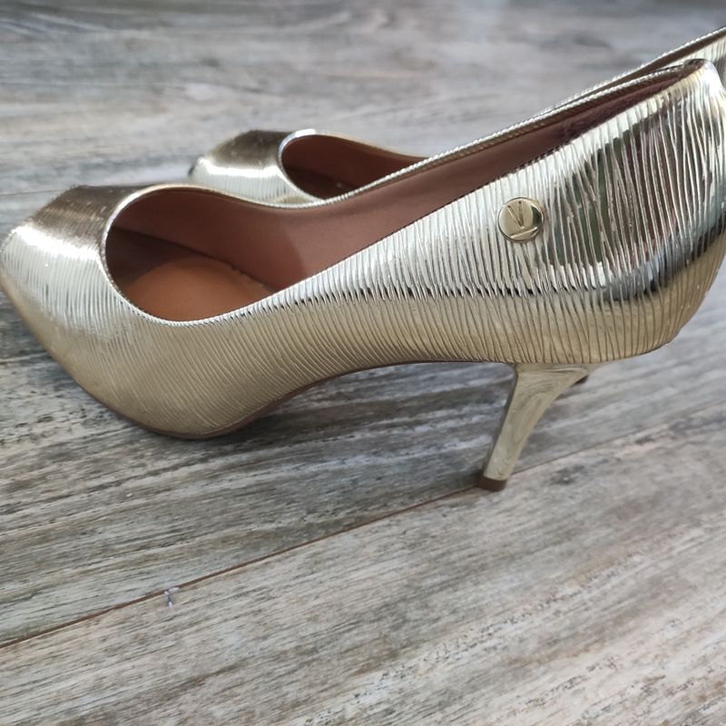 Peep toe best sale dourado vizzano