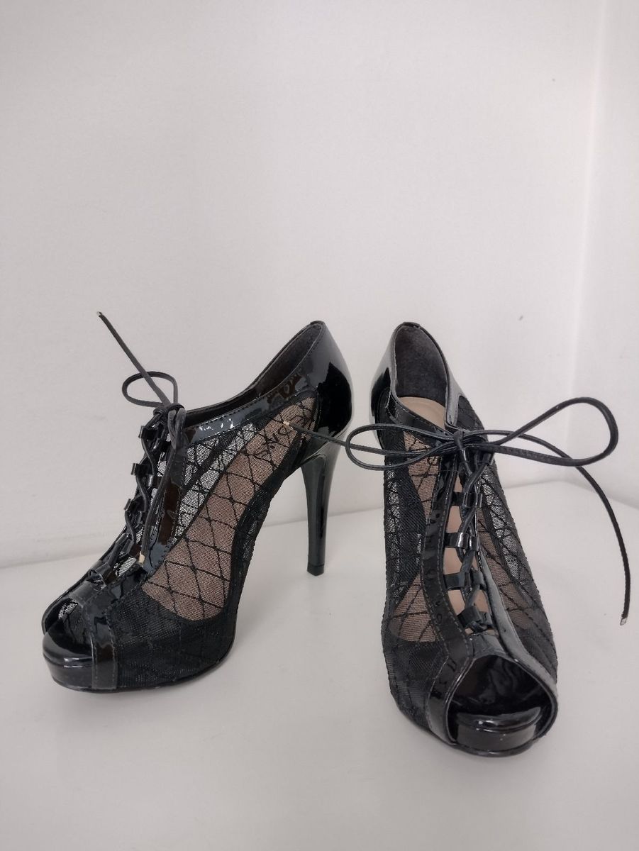 Sapato preto best sale com transparencia