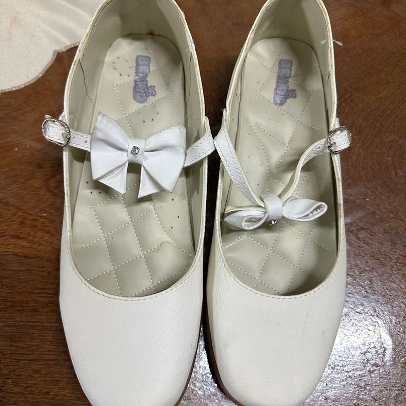 Sapato branco best sale estilo boneca