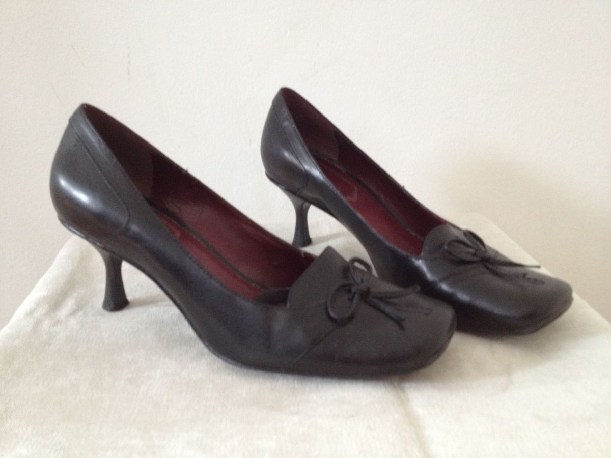 salto baixo preto fechado