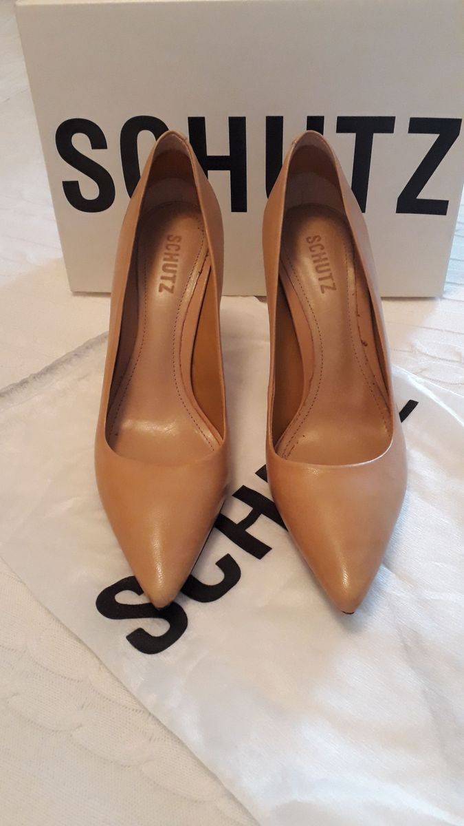 schutz fechado salto alto
