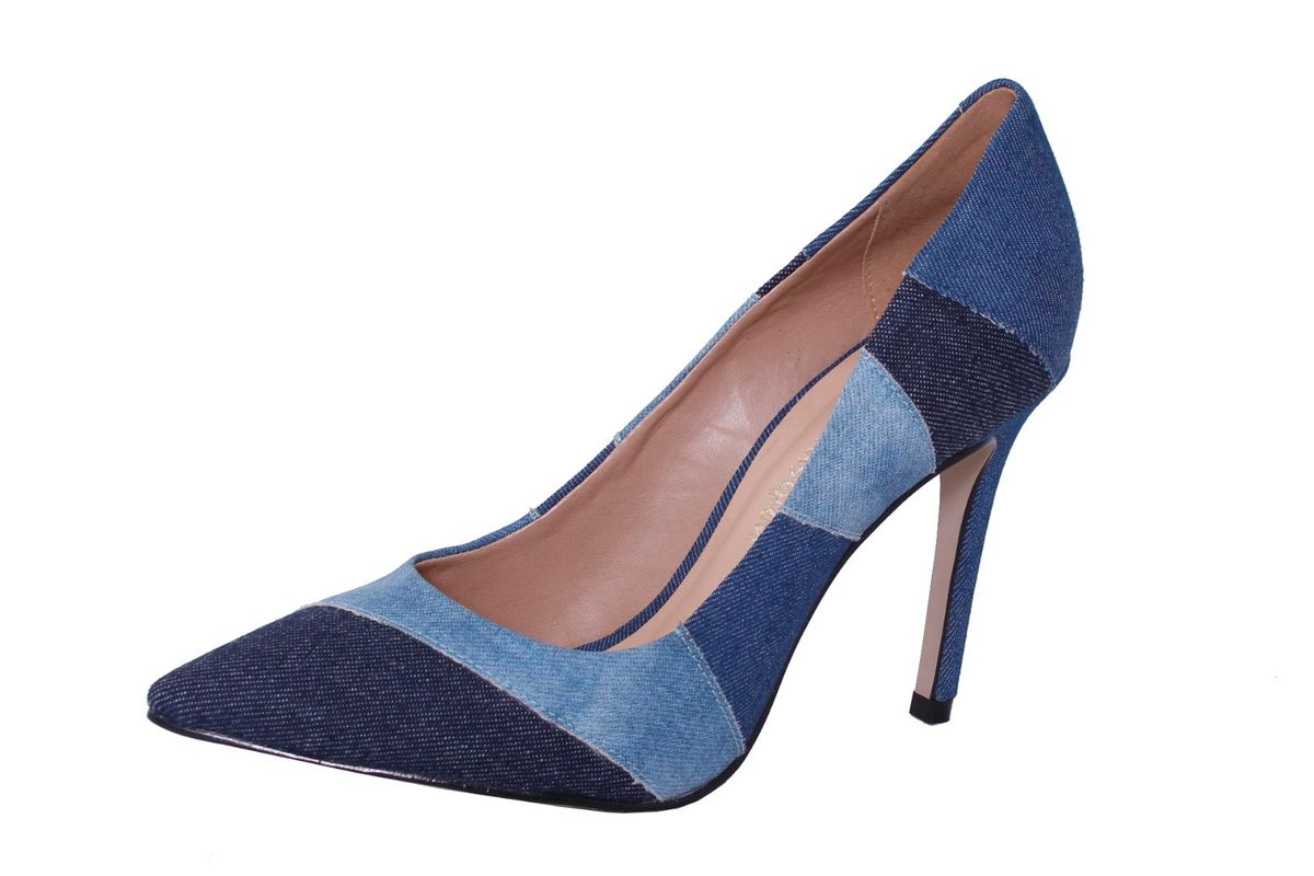 scarpin salto agulha e bico fino