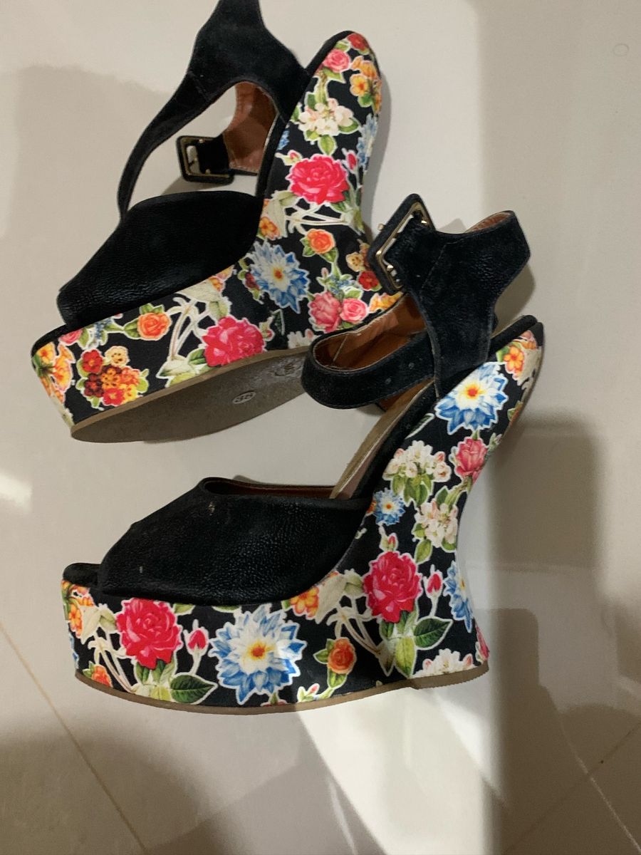 sandalias diferentes