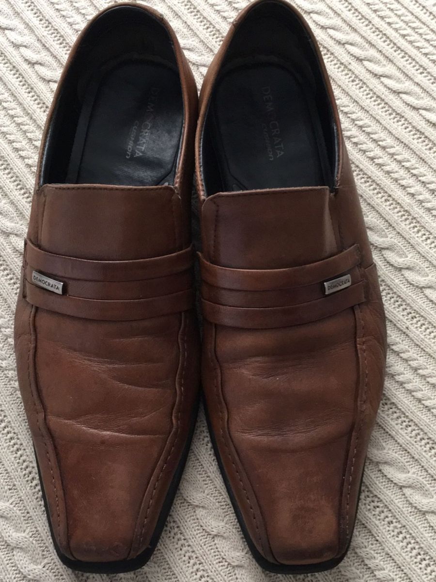 sapato marrom democrata