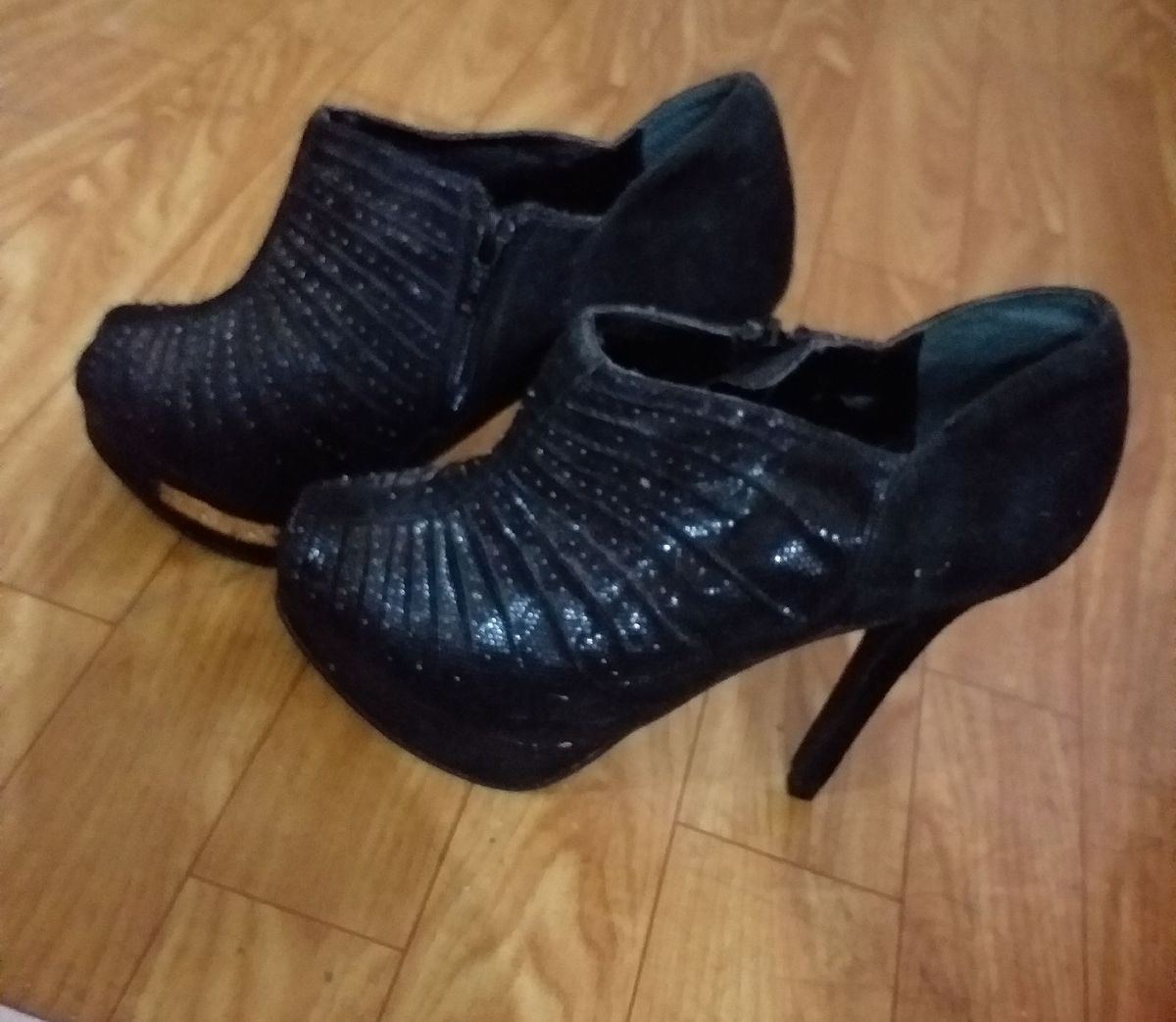 sapato feminino fechado e salto alto
