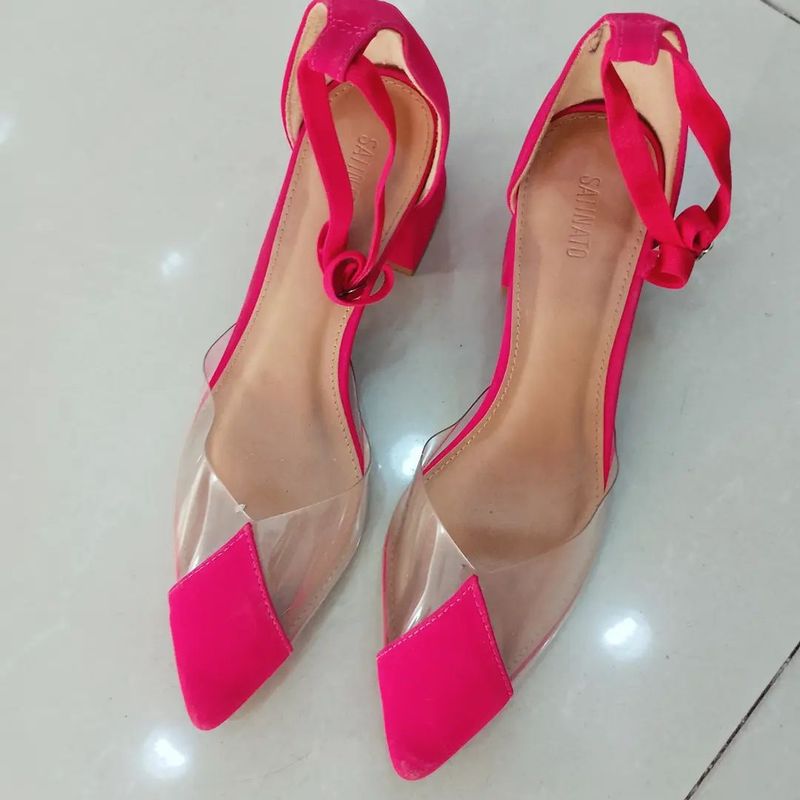 Sapato Novo Salto Grosso com Detalhes Transparente Satinato