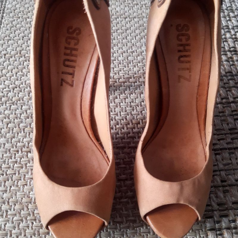 Sapato hot sale nude schutz