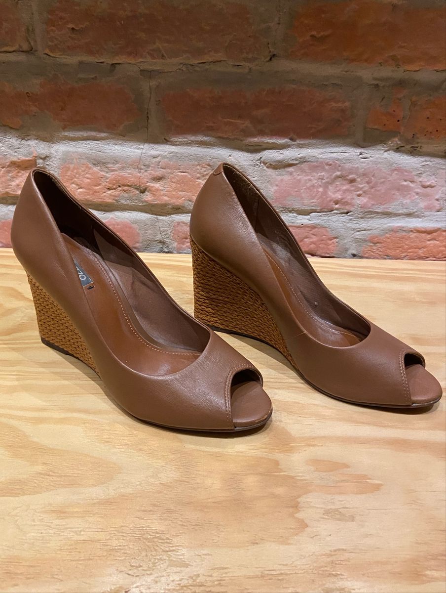 peep toe anabela arezzo