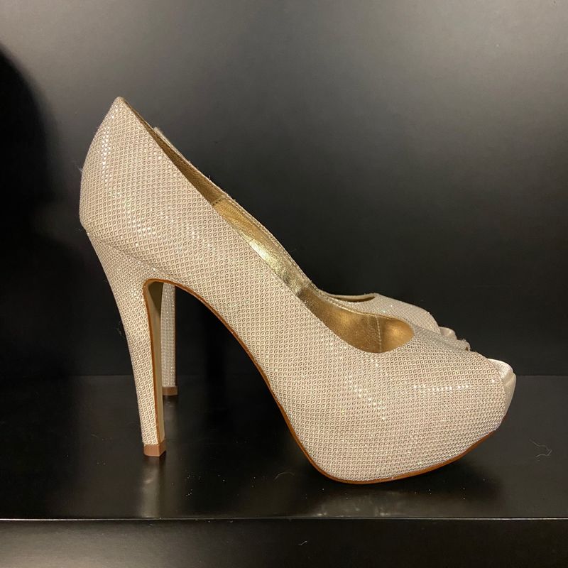 Sapato peep hot sale toe branco