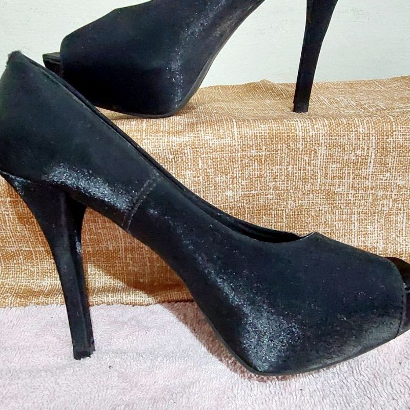 Peep toe best sale vizzano preto camurça