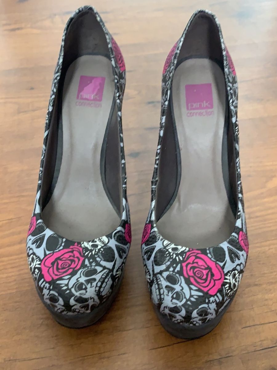 salto alto fino dourado