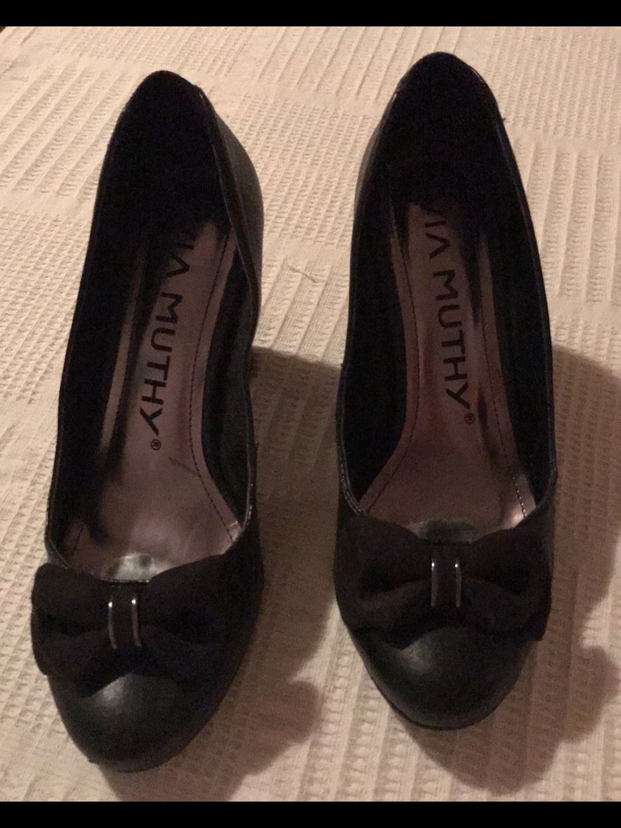 salto preto fechado na frente