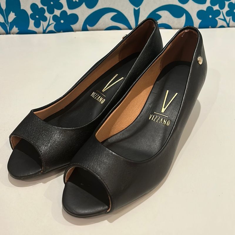 Sapato vizzano best sale peep toe