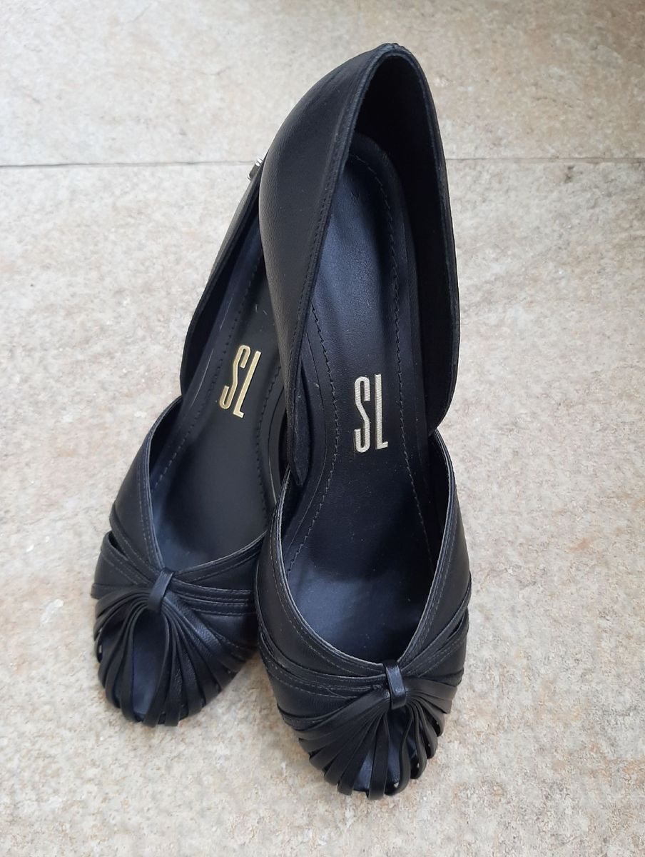 sapato preto salto médio