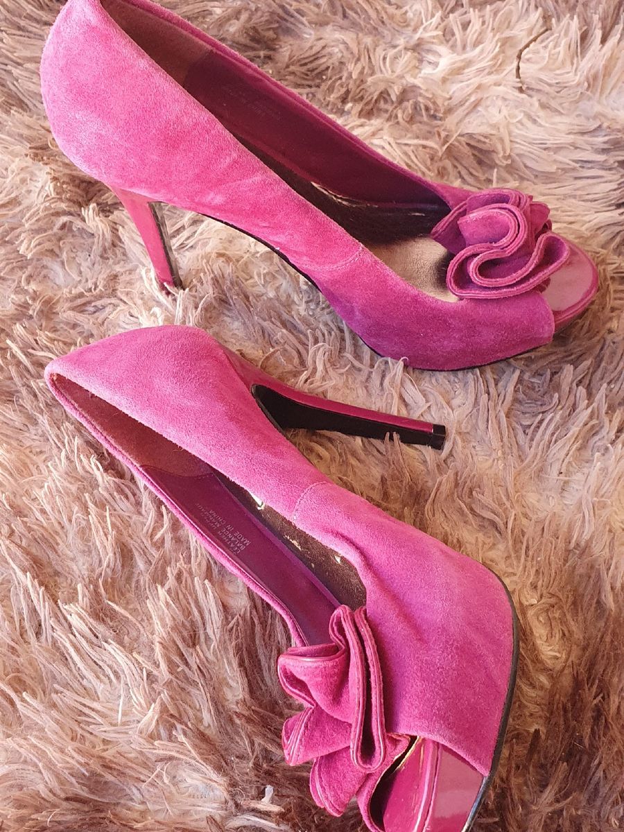 sapatos rosa choque