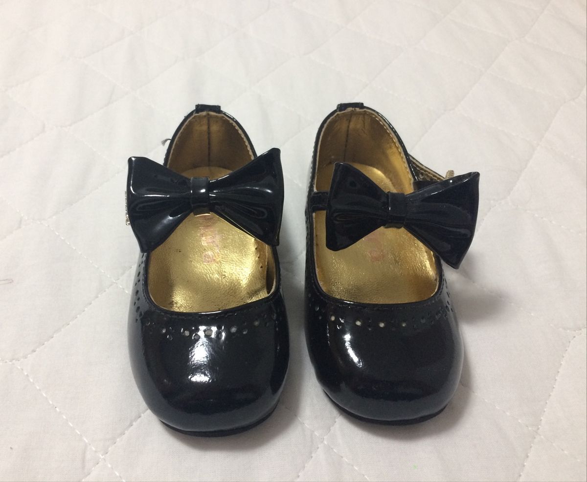 sapato preto de verniz infantil