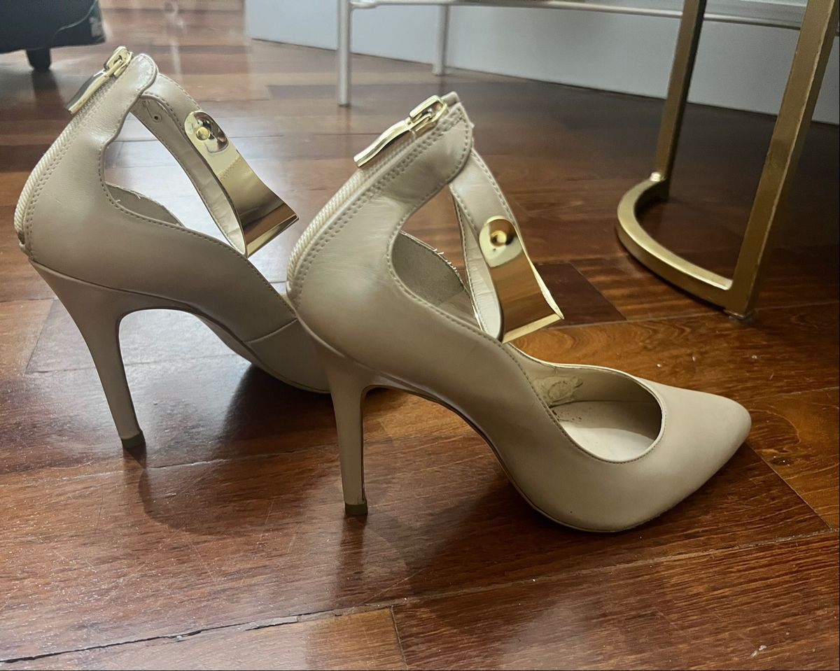 Scarpin nude hot sale com tornozeleira